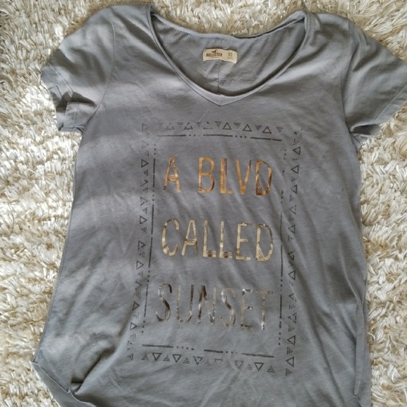 NWOT Hollister T-shirt - Picture 1 of 3